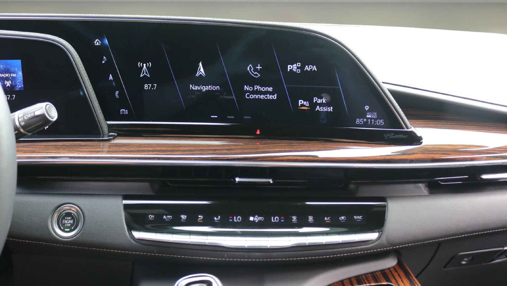 Used 2023 Cadillac Escalade ESV Premium Luxury AWD/4WD image 23