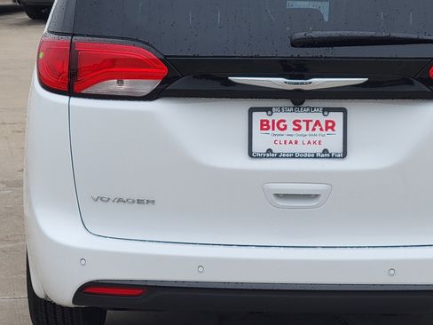 New 2026 Chrysler Voyager LX image 7