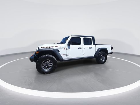 Used 2024 Jeep Gladiator Mojave AWD/4WD image 9