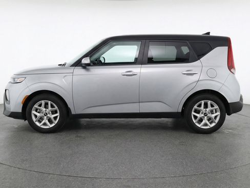 Used 2025 Kia Soul LX w/ LX Technology Package FWD image 5