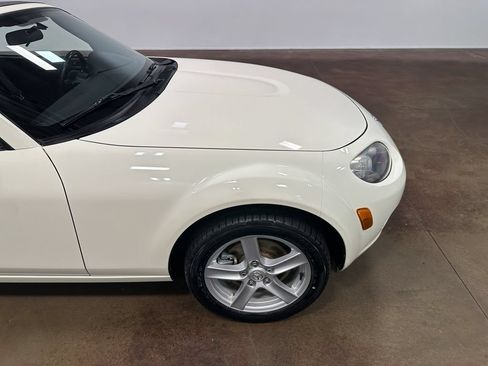 Used 2007 MAZDA MX-5 Miata Sport RWD image 37