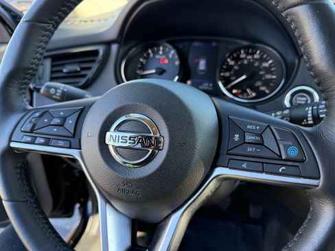 Used 2019 Nissan Rogue SV w/ Premium Package AWD/4WD image 25