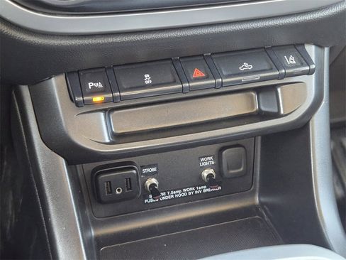 Used 2022 Chevrolet Colorado LT w/ Fleet Safety Package image 18