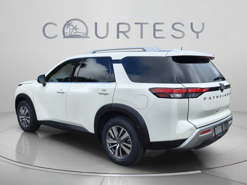 Certified 2022 Nissan Pathfinder SL w/ Cargo Package AWD/4WD image 5