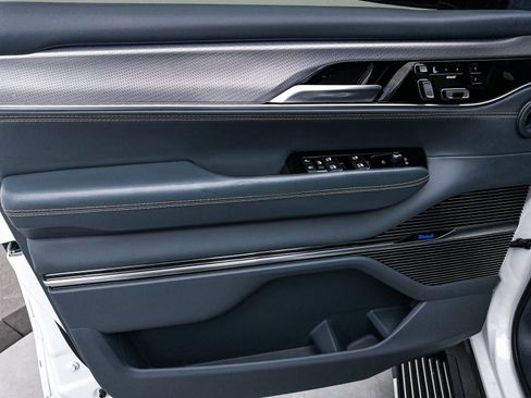 Used 2022 Jeep Grand Wagoneer Series III w/ Flexible Seating Group image 17