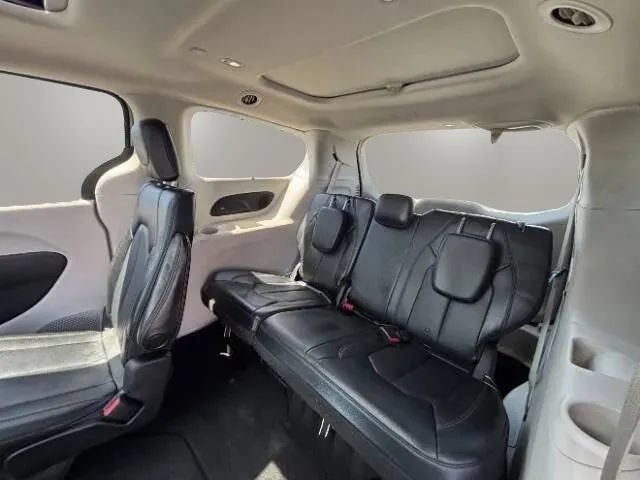Used 2019 Chrysler Pacifica Touring-L Plus FWD image 18