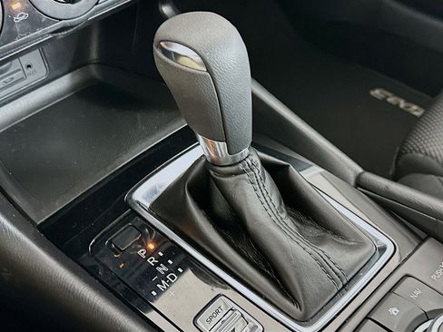 Used 2018 MAZDA MAZDA3 Sport image 25