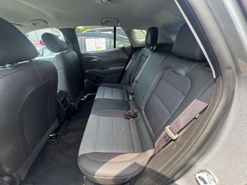 Used 2025 Chevrolet Trax LT FWD image 24