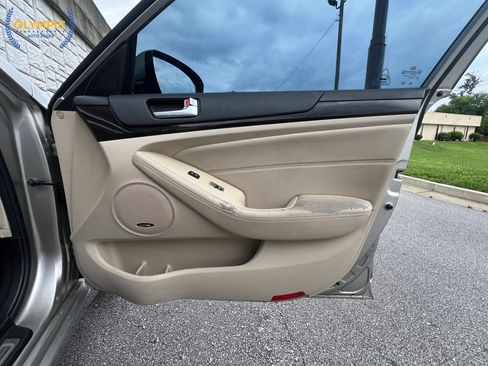 Used 2015 Kia Cadenza Premium w/ Technology Package FWD image 47