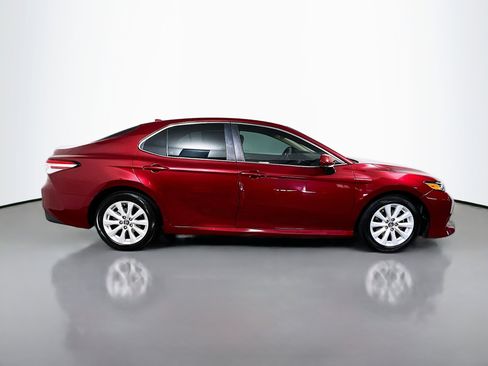 Used 2020 Toyota Camry LE image 3