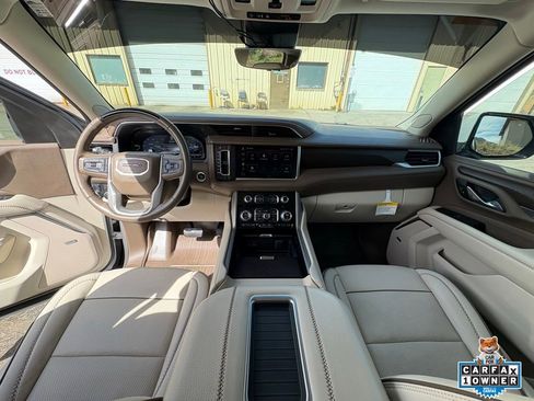 Used 2023 GMC Yukon Denali w/ Denali Reserve Package image 4