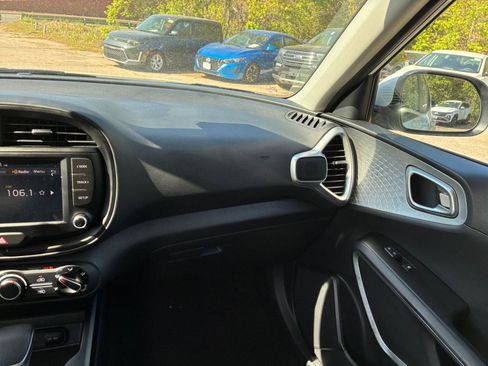Used 2025 Kia Soul LX w/ LX Technology Package image 32