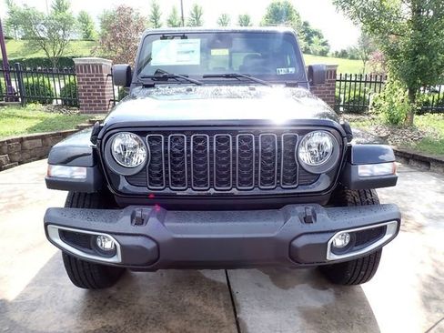 New 2025 Jeep Gladiator Sport AWD/4WD image 3