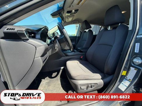Used 2022 Toyota Venza LE AWD/4WD image 16
