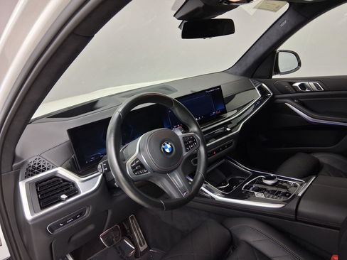 Used 2024 BMW X7 xDrive40i w/ M Sport Package AWD/4WD image 2