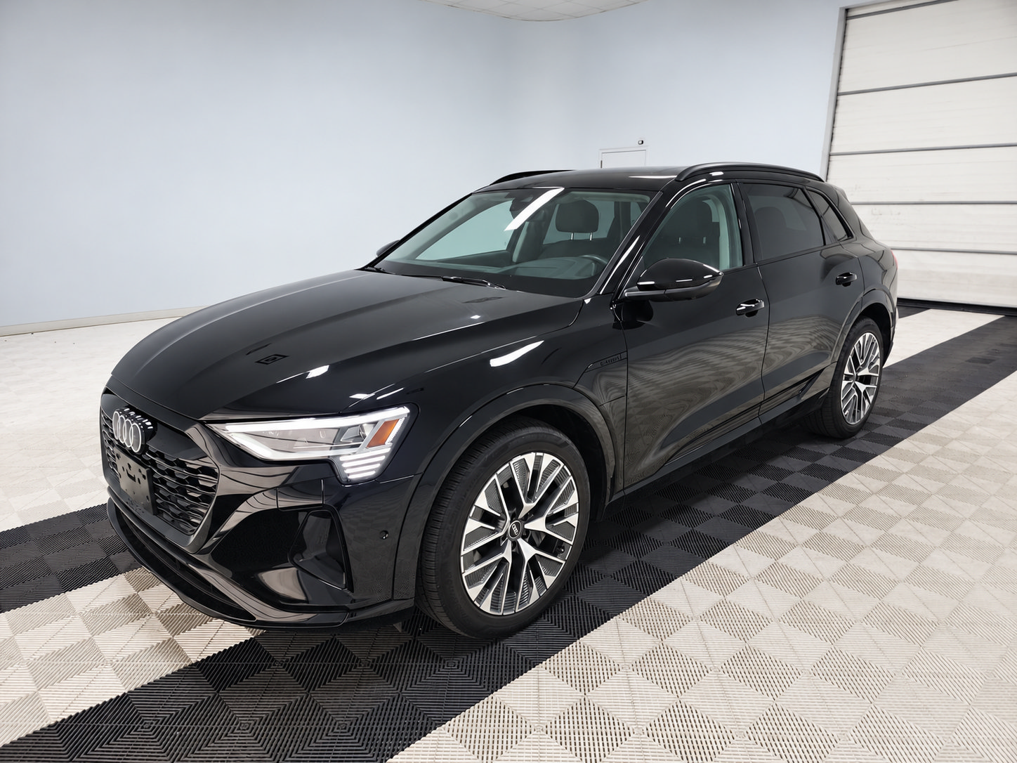 Used 2024 Audi Q8 e-tron Prestige w/ Prestige Package AWD/4WD image 3