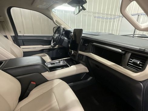 Used 2022 Ford Expedition Max Platinum image 16