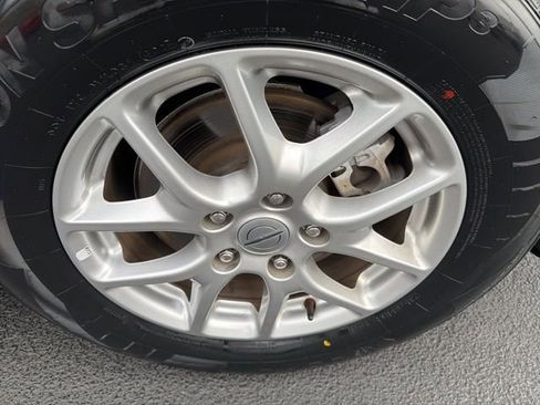 Used 2024 Chrysler Pacifica Touring-L image 32