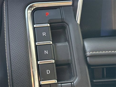 Used 2024 Chevrolet Tahoe Premier image 15