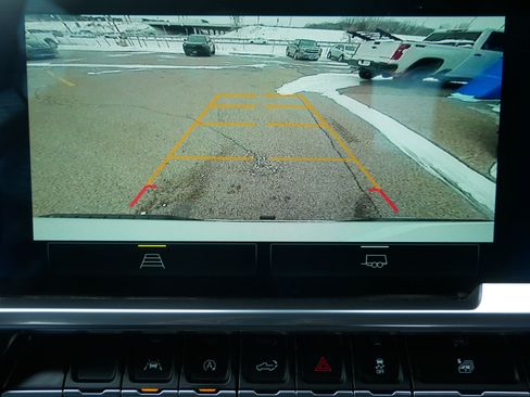 Used 2022 Chevrolet Silverado 1500 LT AWD/4WD image 16