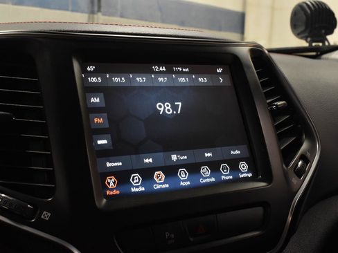 Used 2022 Jeep Cherokee Trailhawk AWD/4WD image 14