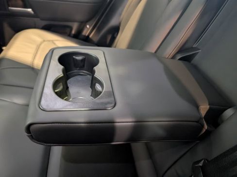 New 2026 Land Rover Defender 130 X-Dynamic SE image 25