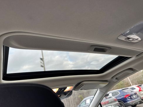 Used 2024 Subaru Crosstrek 2.0i Premium image 8