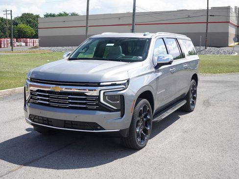 New 2025 Chevrolet Suburban Premier image 8