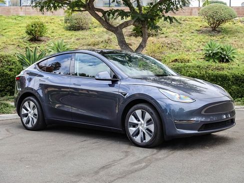 Used 2023 Tesla Model Y Long Range AWD/4WD image 7
