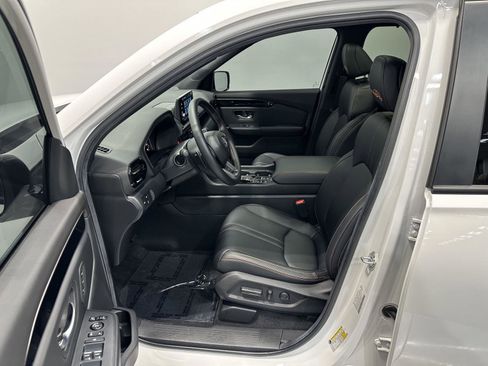 Certified 2025 Honda Pilot TrailSport image 13