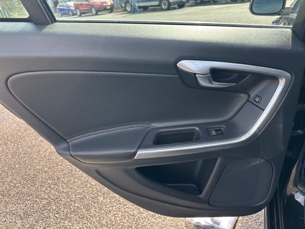 Used 2017 Volvo V60 T5 Premier FWD image 16