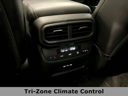Certified 2025 Honda Pilot Touring image 10