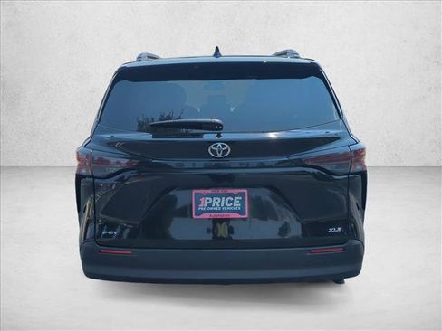 Certified 2026 Toyota Sienna XLE FWD image 7
