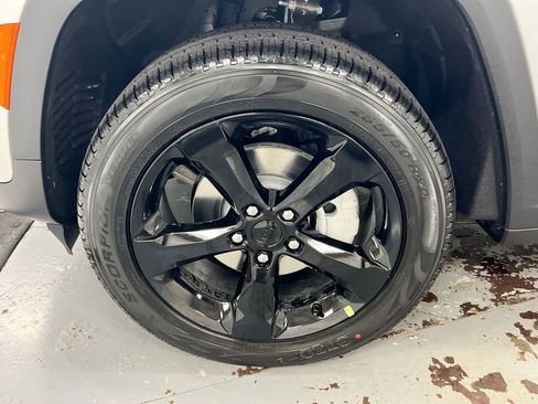 New 2025 Jeep Grand Cherokee Limited w/ Black Appearance Package image 26