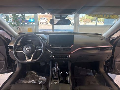 Used 2023 Nissan Altima 2.5 SV w/ SV Premium Package FWD image 17