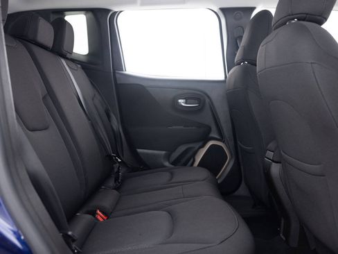 Used 2016 Jeep Renegade Latitude FWD image 31