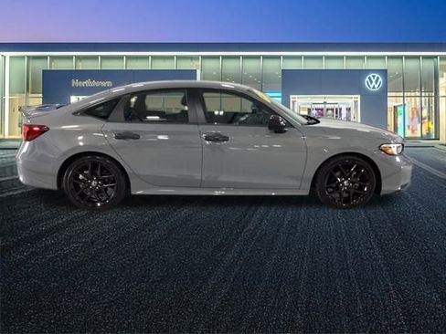 Used 2025 Honda Civic Sport image 6