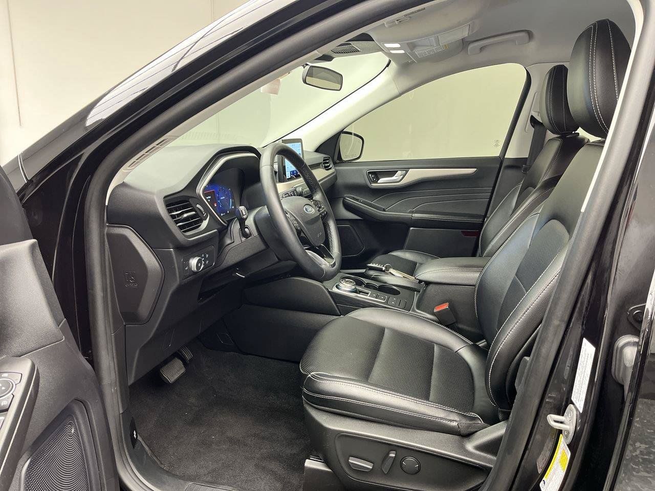 Used 2022 Ford Escape SEL w/ Technology Package AWD/4WD image 3
