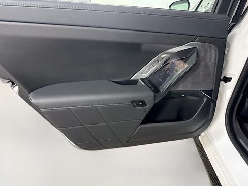 Used 2025 BMW 740i RWD image 26