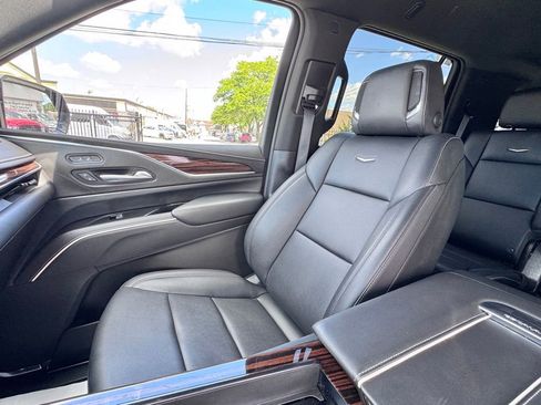 Used 2022 Cadillac Escalade Luxury AWD/4WD image 14