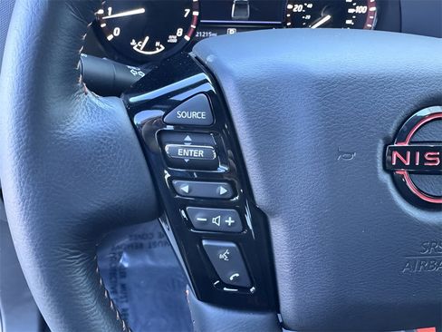 Used 2022 Nissan Frontier PRO-4X image 15