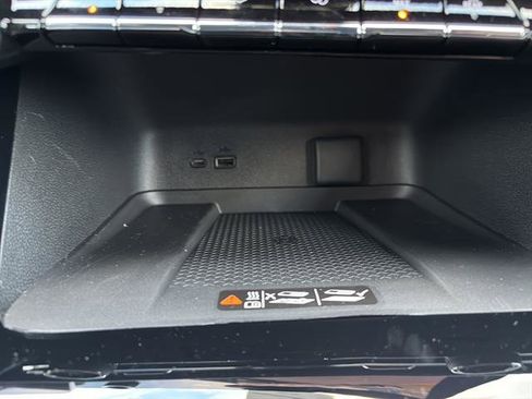 New 2026 Chevrolet Traverse LT w/ Sun and Wheel Package FWD image 25