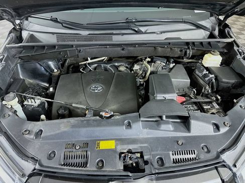 Used 2018 Toyota Highlander SE AWD/4WD image 40
