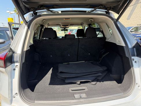 Used 2025 Nissan Rogue SV FWD image 33