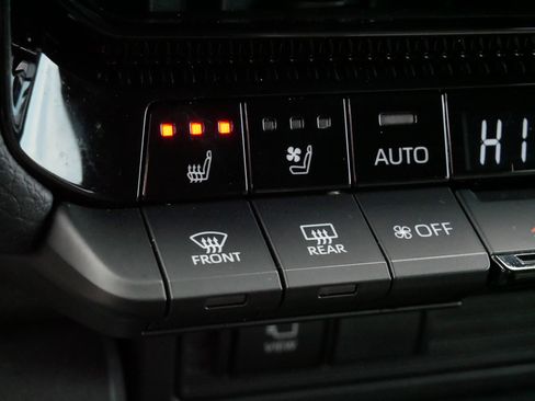 Used 2025 Toyota Land Cruiser image 28