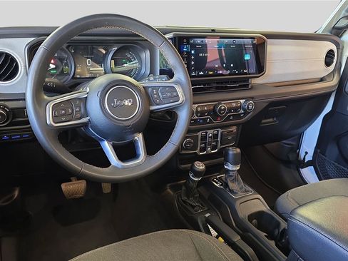 Used 2024 Jeep Wrangler Unlimited Sahara AWD/4WD image 21