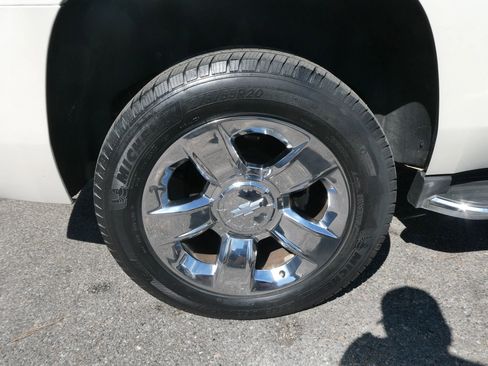 Used 2015 Chevrolet Tahoe LTZ image 38