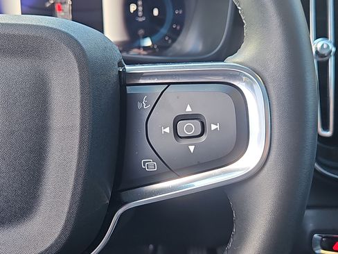 Used 2025 Volvo XC40 B5 Plus w/ Protection Package Premier image 21