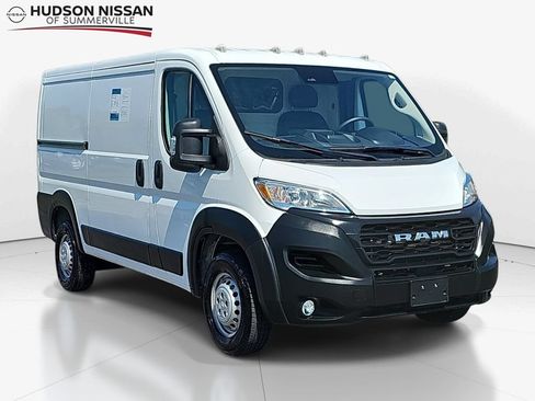 Used 2025 RAM ProMaster 2500 w/ Convenience Group FWD image 1