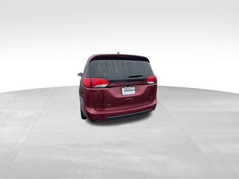 Used 2020 Chrysler Pacifica Touring-L image 8